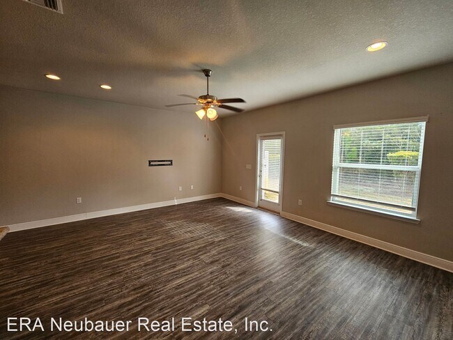 Building Photo - 3 br, 2.5 bath House - 5804 Callaway Circle