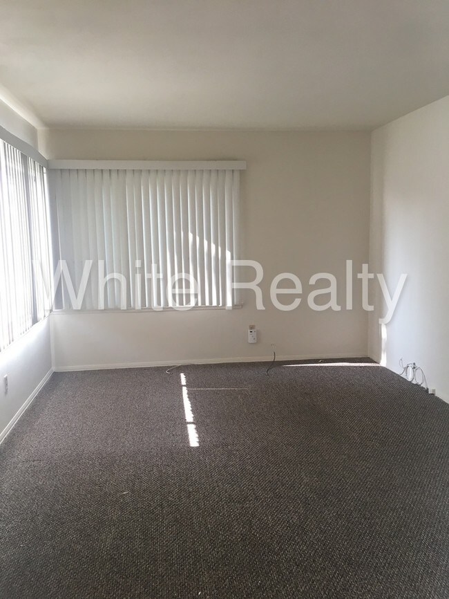 Foto del edificio - 4417 N Bellflower Blvd