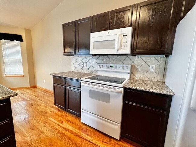 Building Photo - Beautiful 2 Bed 2 Bath home in Pelican Lak...