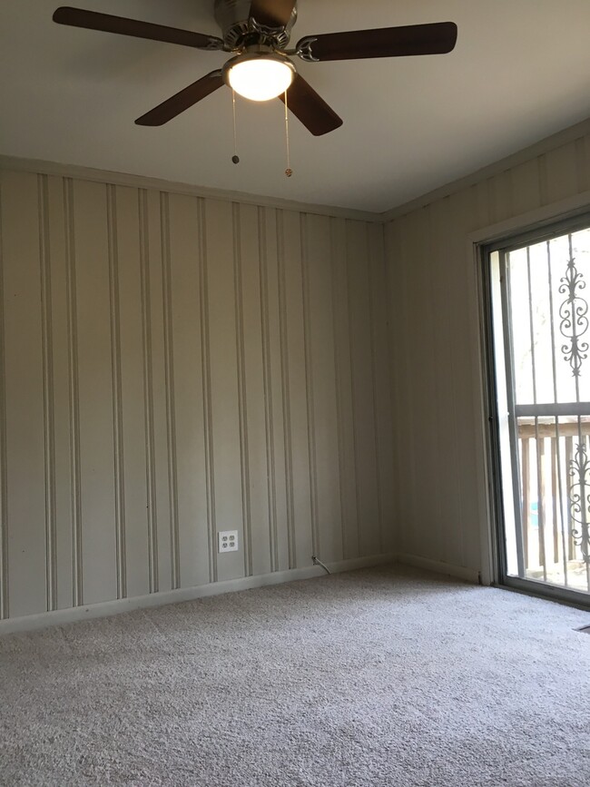Building Photo - Cozy 2 Bedroom 2 Bathroom Home minutes fro...
