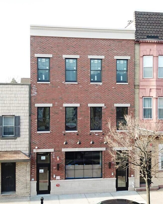 Building Photo - 871 Broadway