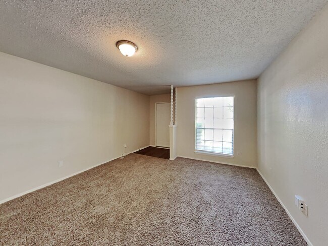 Foto del edificio - 6400 Kelly Elliott Rd