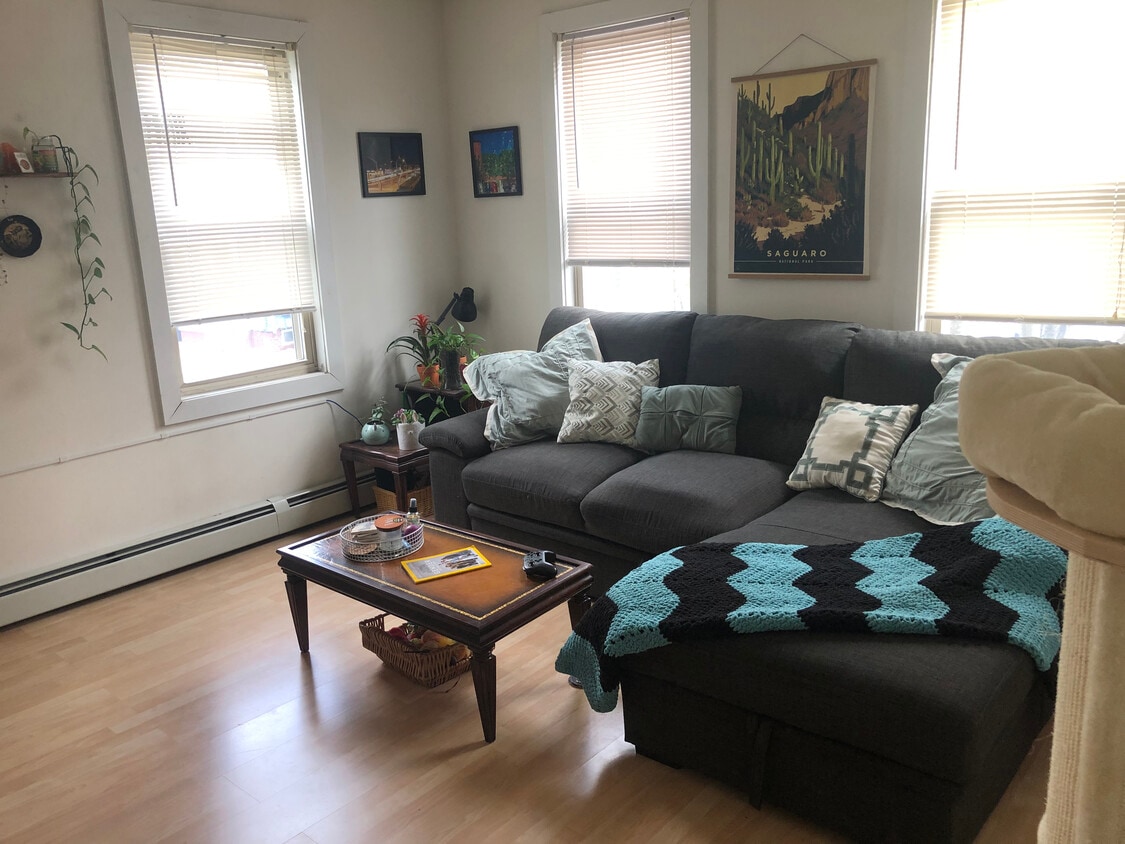 Primary Photo - 354 Wickenden St
