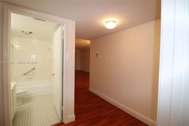 Foto del edificio - 1200 SW 124th Terrace
