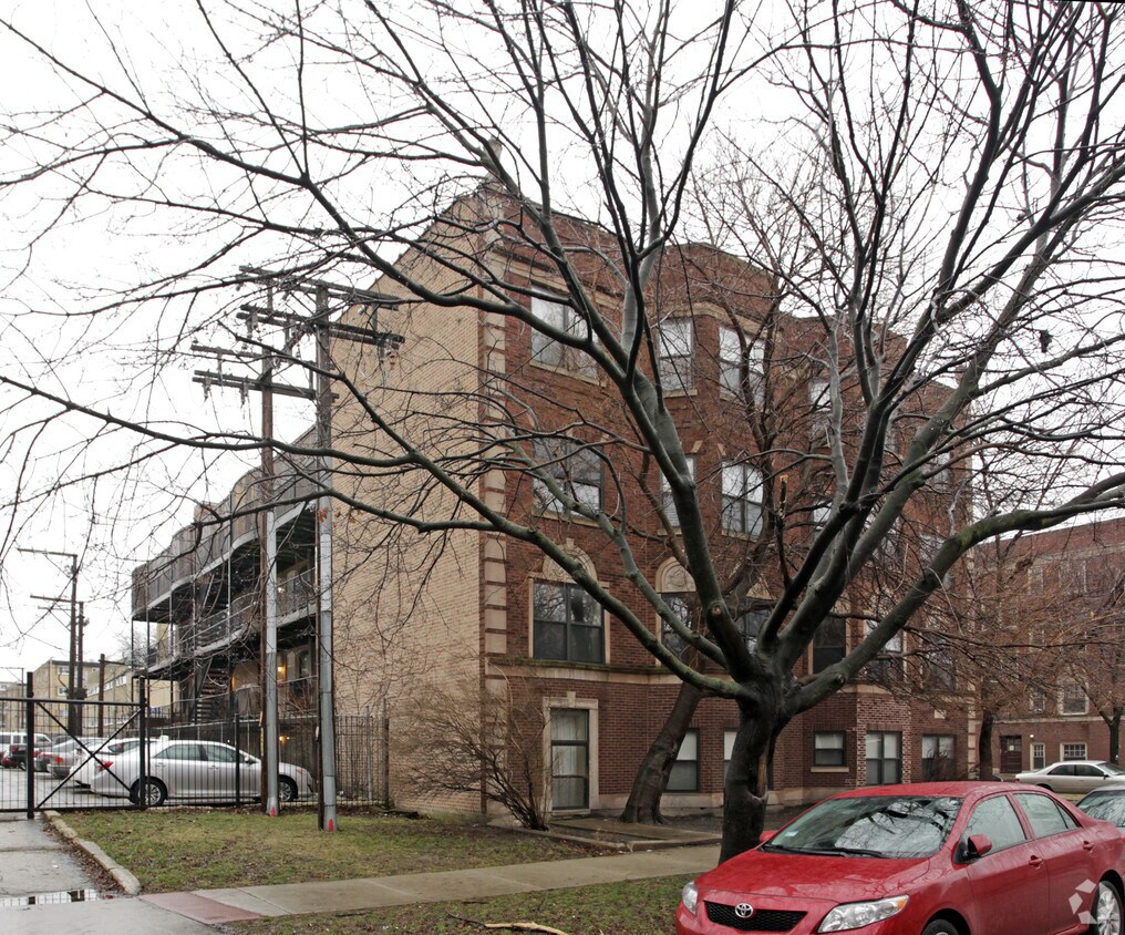 Building Photo - 6147 N Hoyne Ave