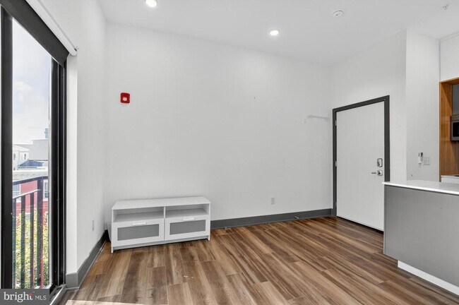 Foto del edificio - 1935 E Hazzard St