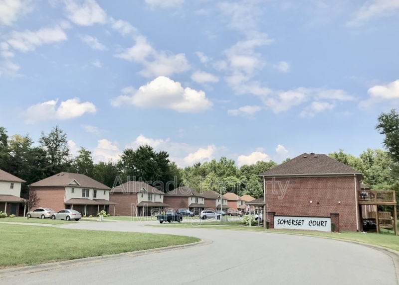 Foto principal - 1001 Somerset Ct