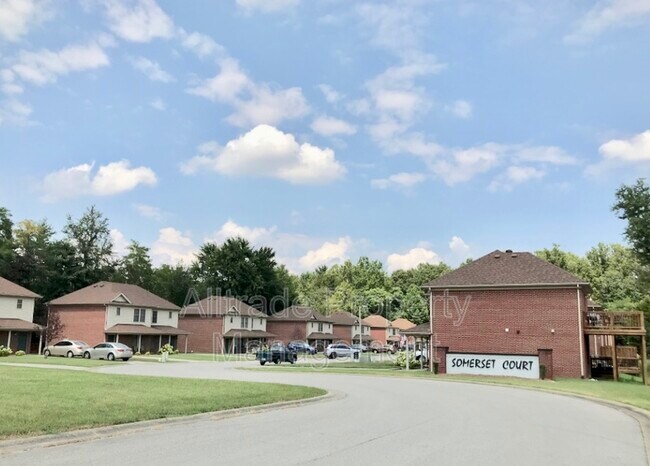 Building Photo - 1201 Somerset Ct