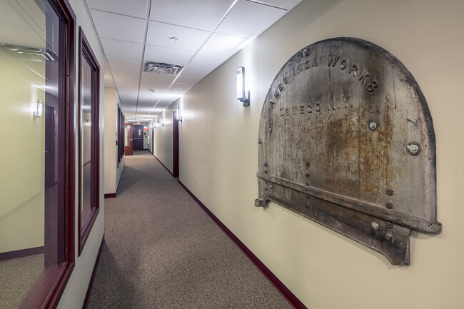 Foto del edificio - 700 Emerson Ave