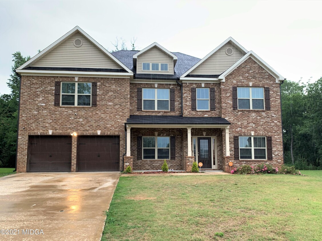 Primary Photo - 403 Mcintosh Way
