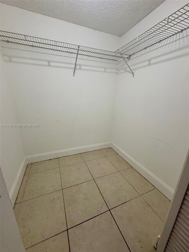 Foto del edificio - 8060 N Colony Cir