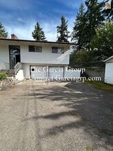 Building Photo - 17050 SE Gurnee Ave