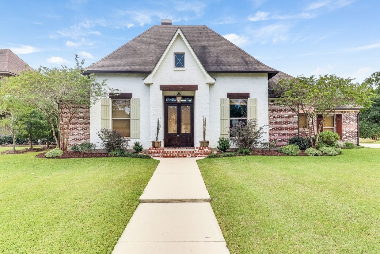 Primary Photo - Luxury Custom Home in Grandview Terrace Su...