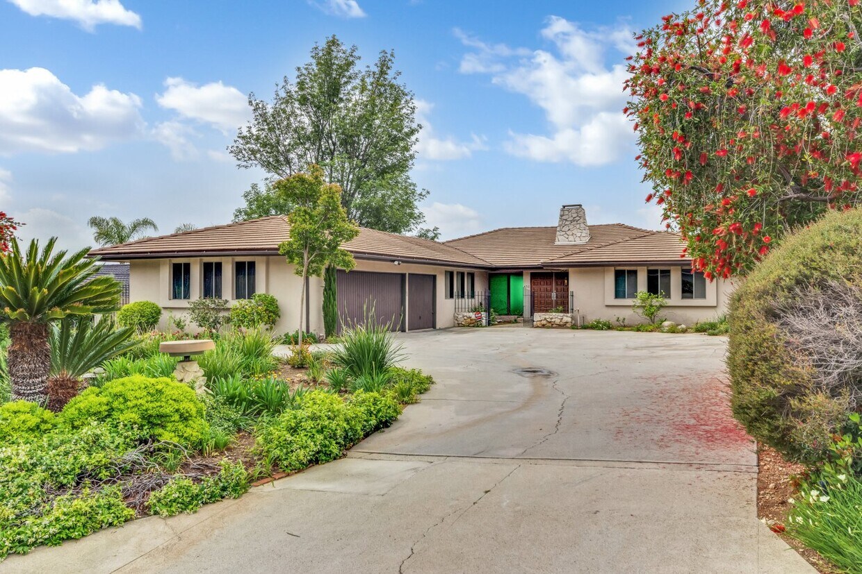 Primary Photo - 430 Starlight Crest Dr