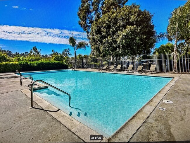 Swimming pool & jacuzzi - 2844 Winthrop Ave