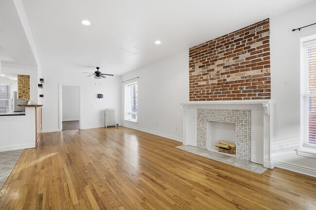 Foto del edificio - Spacious Two Bedroom in Cap Hill