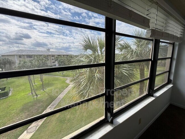 Foto del edificio - 3511 Village Blvd