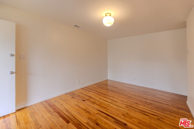 Foto del edificio - 302 N Maple St