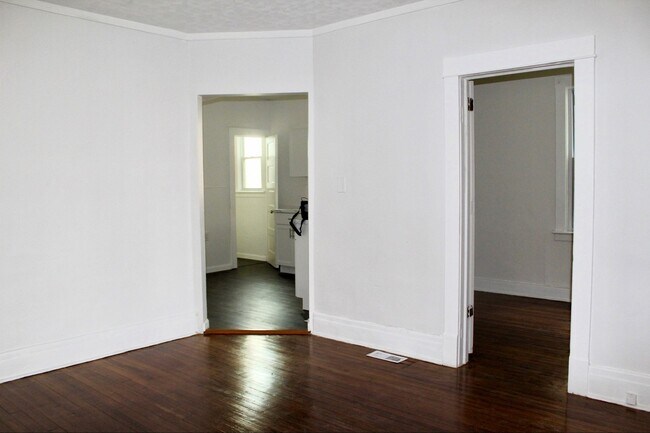 Building Photo - 228 Weiss St