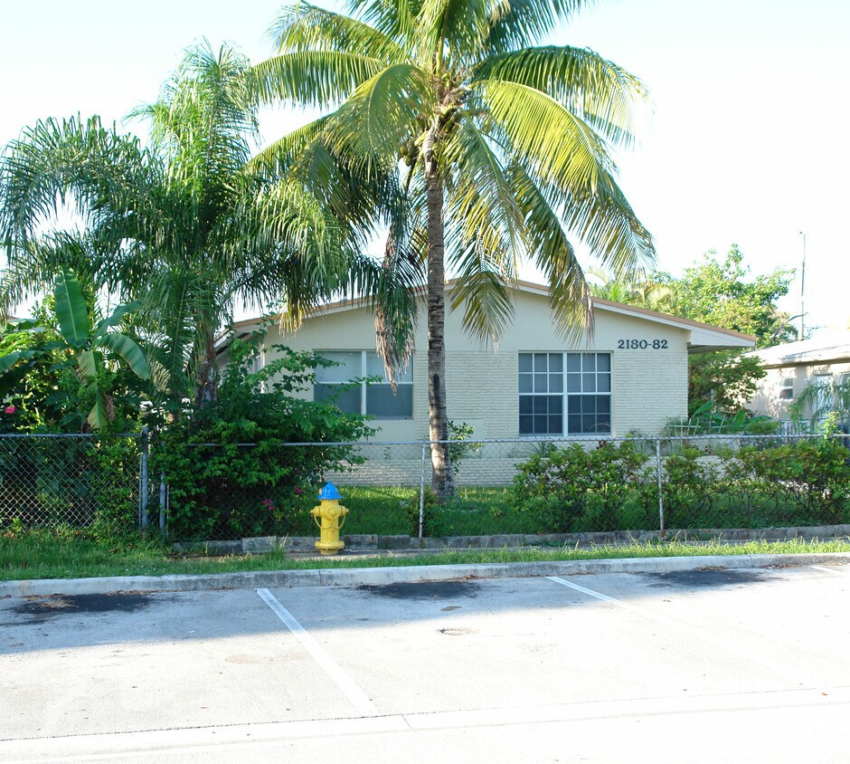 Foto del edificio - 2180 NE 168th St