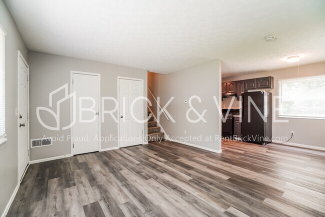 Foto del edificio - 5407 Centner Ln