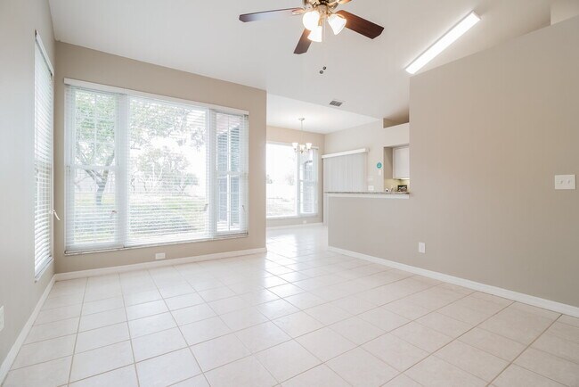 Foto del edificio - 1230 Glenmore Dr