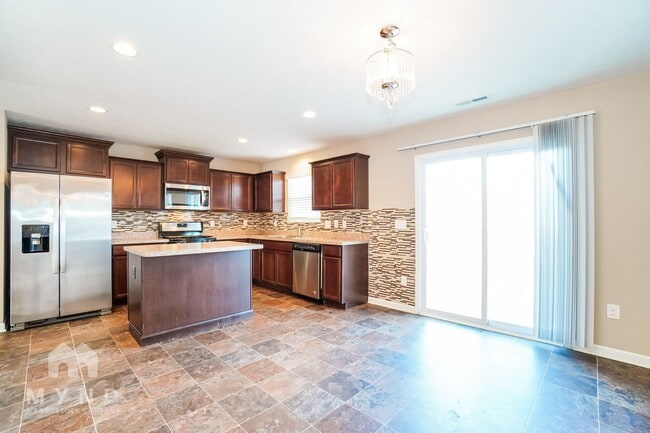 Building Photo - 5630 Branchville Dr