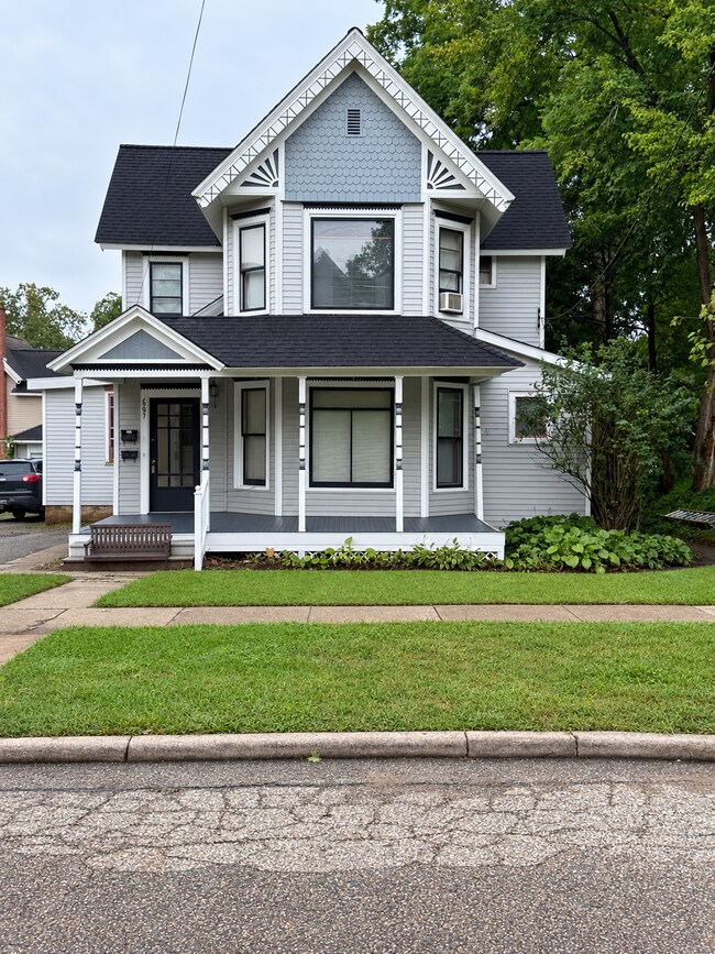 Building Photo - 607 W Prospect St