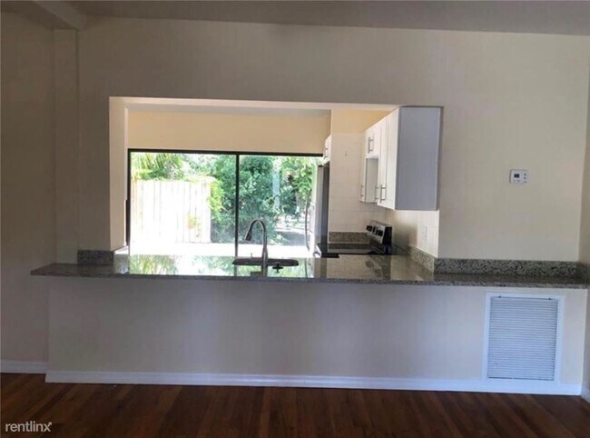 Foto del edificio - 3 br, 2 bath House - 1108 N Victoria Park Rd
