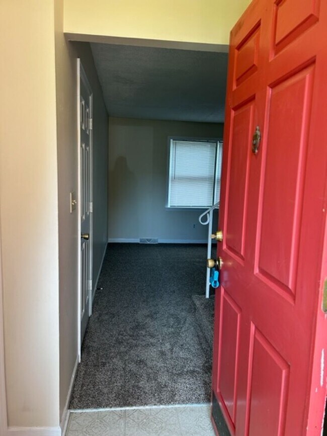 Foto del edificio - 481 Woodview Dr