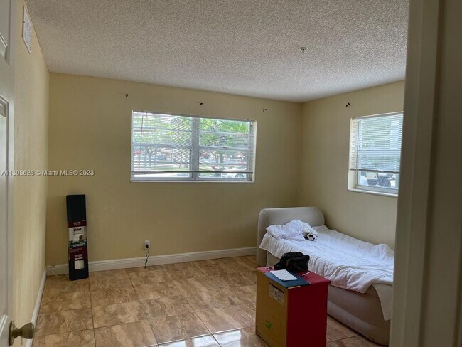 Foto del edificio - 4251 NW 5th St