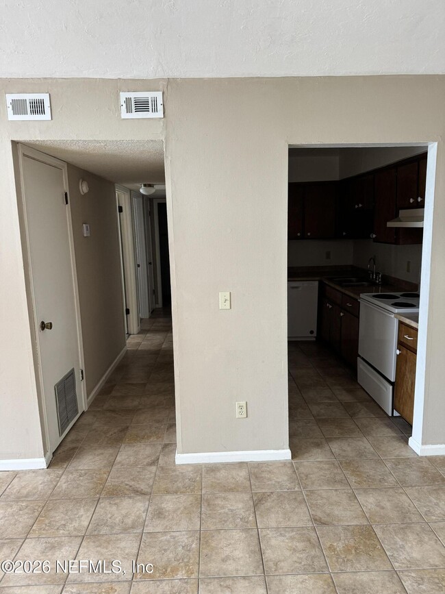 Building Photo - 4751 San Jose Manor Dr W