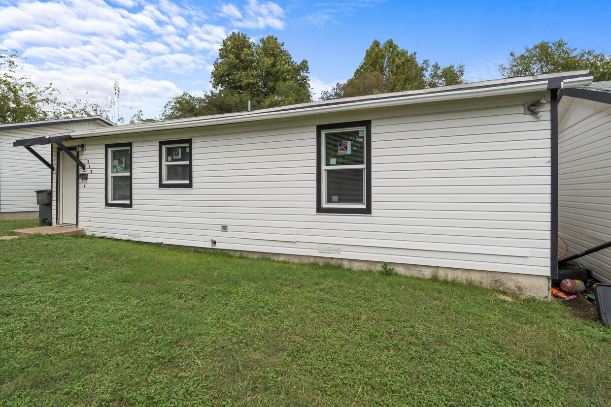 Primary Photo - 113 E Hoover Ave