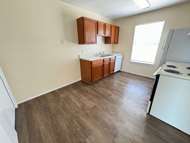 Building Photo - 1712 Benttree Dr