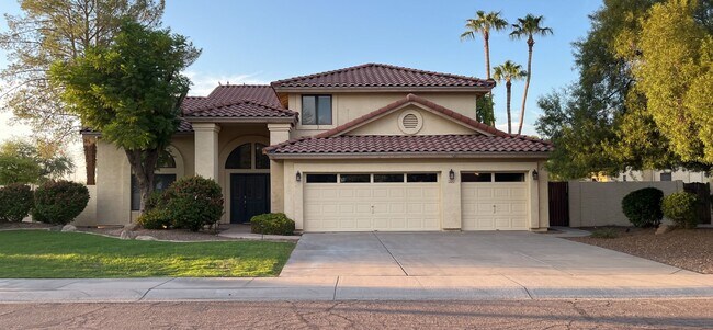 Foto del edificio - LOCATION!! Beautiful 4 bedrooms, 3 baths, ...