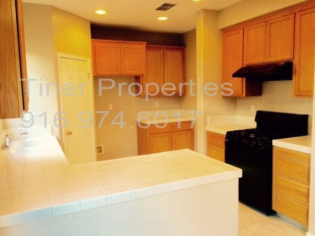 Building Photo - Amazing Four Bedroom Home in Natomas
