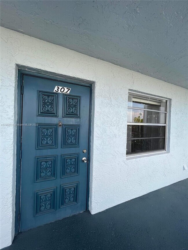 Foto del edificio - 7664 NW 18th St