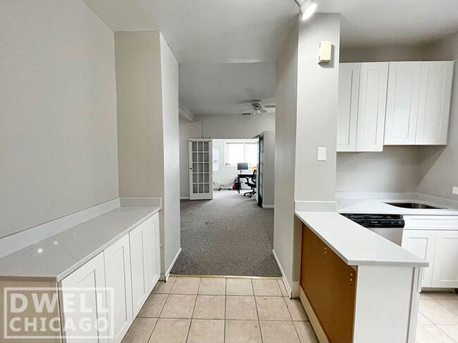 Building Photo - 3631 N Hermitage Ave