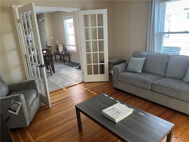 Foto del edificio - 632-634 Cottage St.