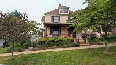 Building Photo - 212 Chestnut Ave NE