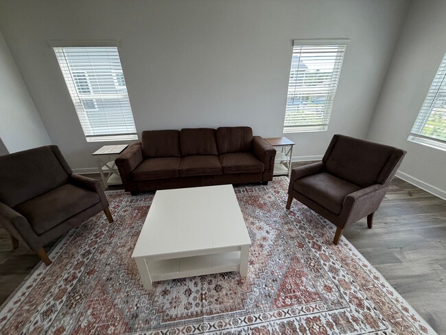 Building Photo - Room in Townhome on Tears Ln