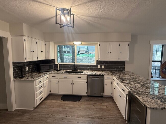 Foto del edificio - 107 Hilltop Ln