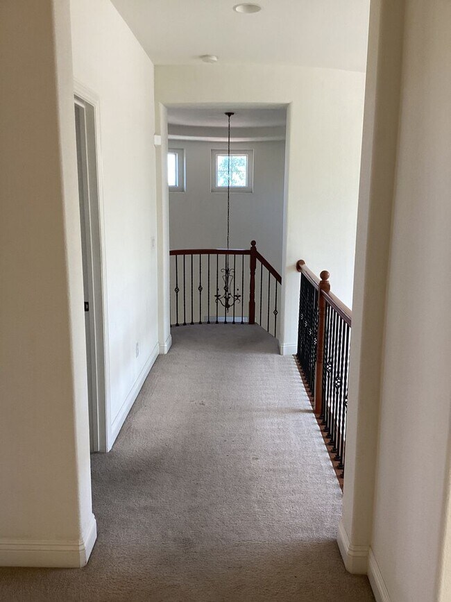 Foto del edificio - 5/3 move in ready