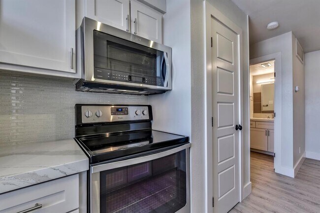 Foto del edificio - 6903 Deatonhill Dr