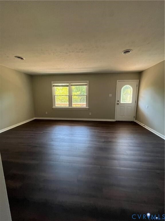 Foto del edificio - 7032 Claybird Ln