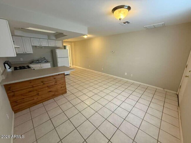 Foto del edificio - 1810 E 8th St