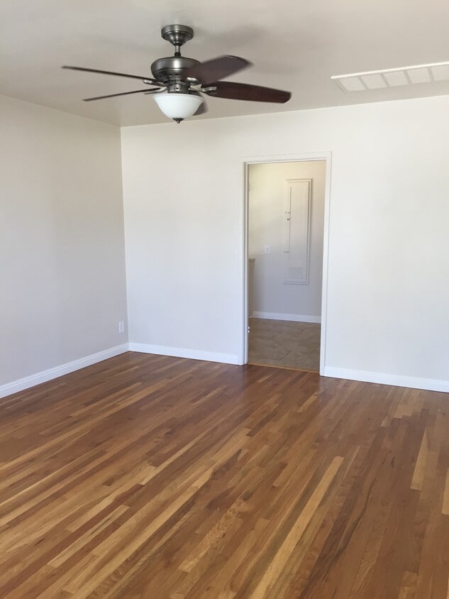 Primary Photo - 2633 Encina St