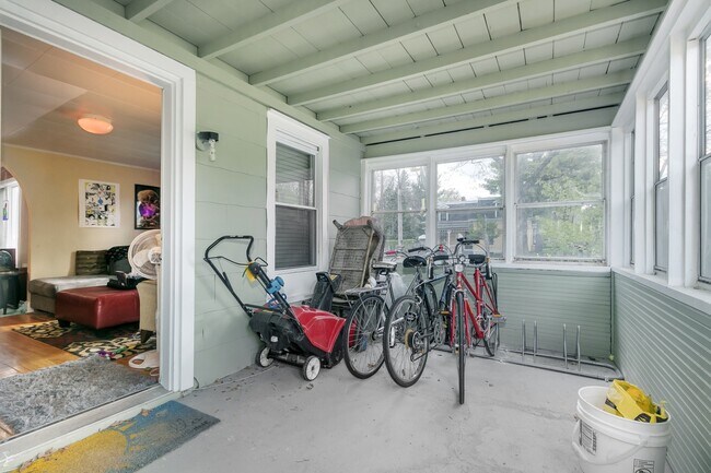 Foto del edificio - 1305 East Dayton Street, Unit 1