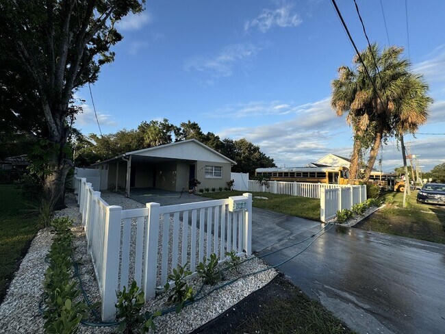 Photo - 1727 W Spruce St House