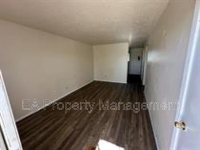 Building Photo - 308 Virginia St NE